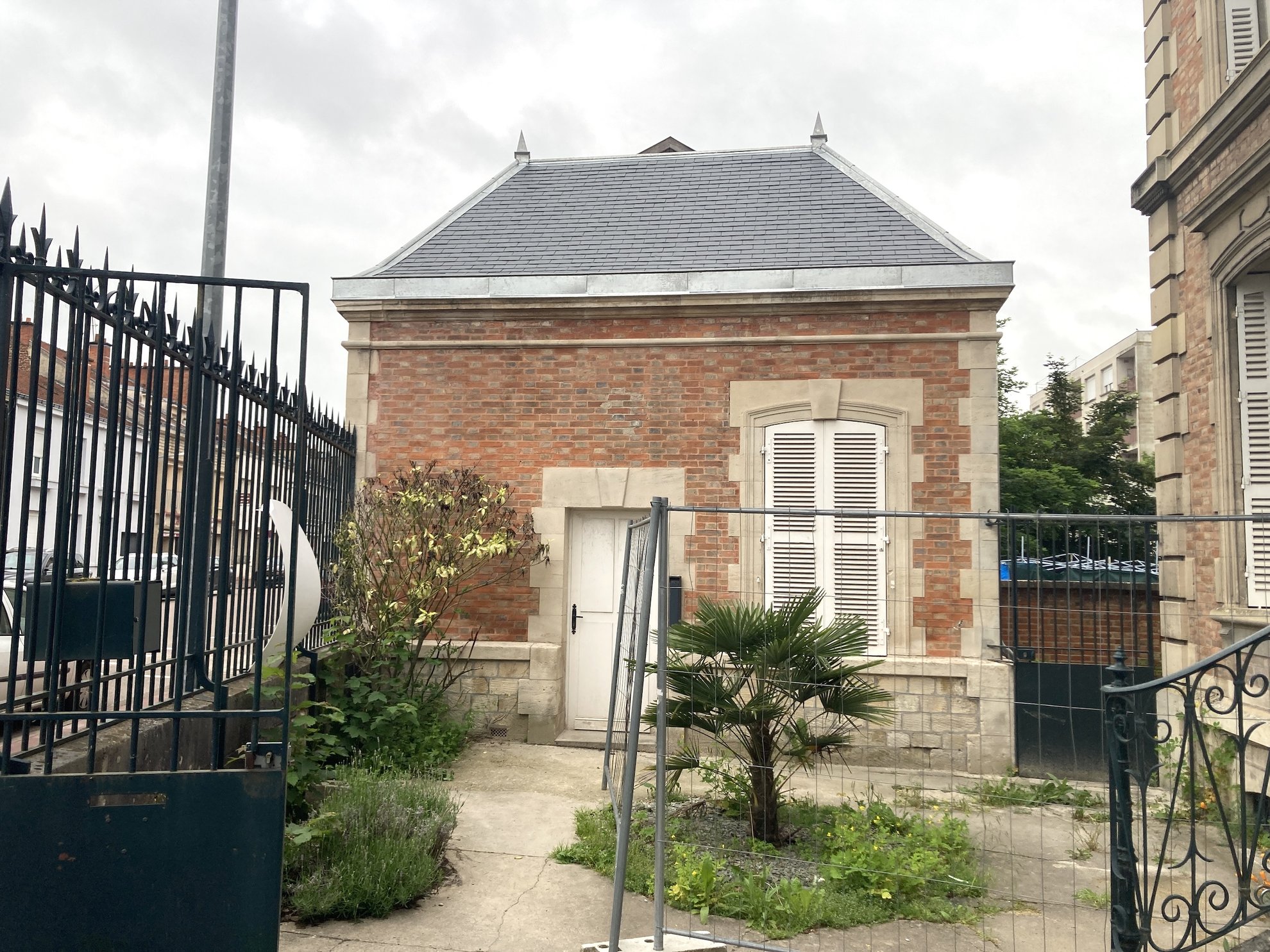 Rénovation complète (charpente + couverture + ravalement de façade) d'un petit pavillon XIXe à Vitry le François