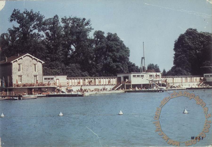 Les bains municipaux de Châlons-en-Champagne: image d'archive