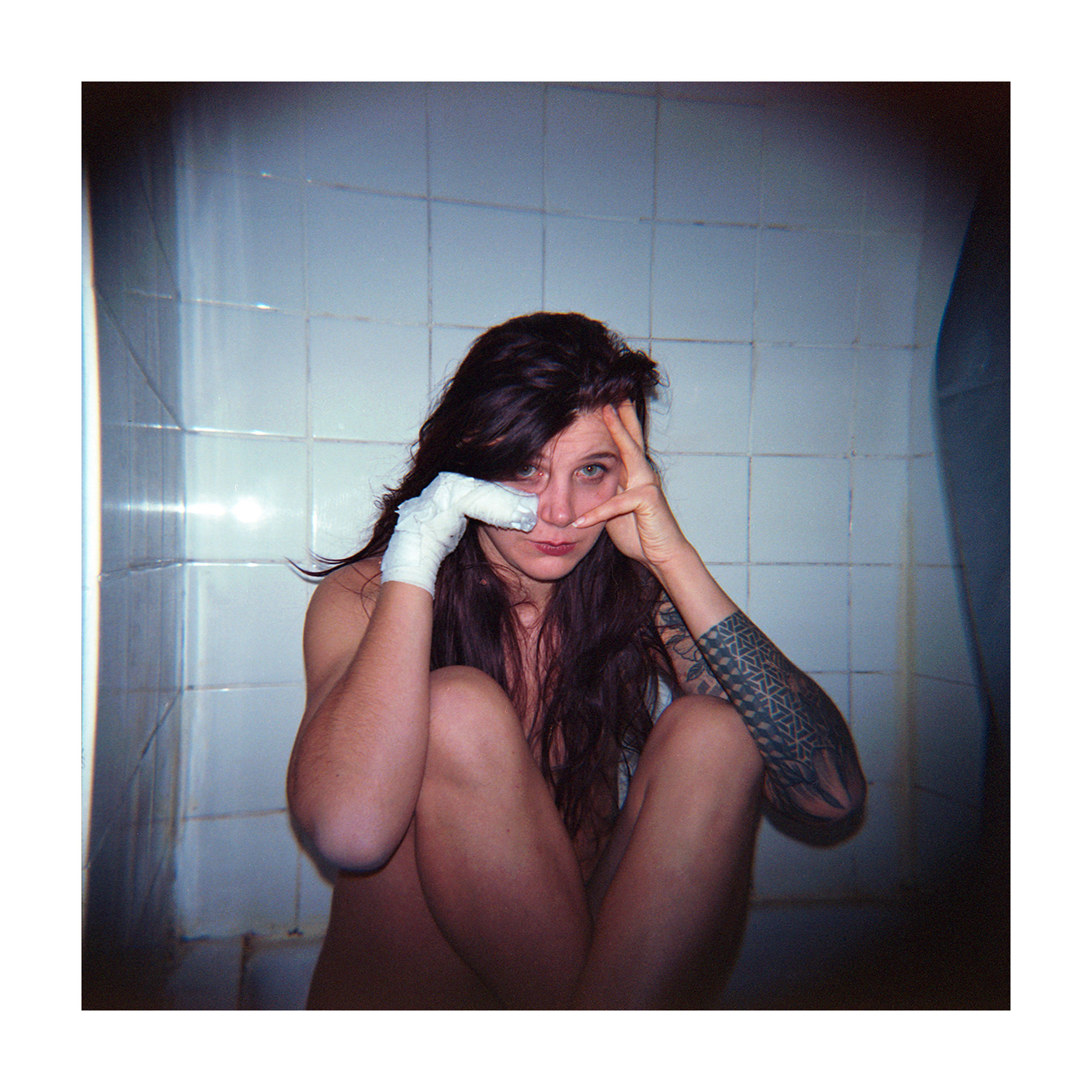 Fille blessée, une nuit | Injured girl, a night